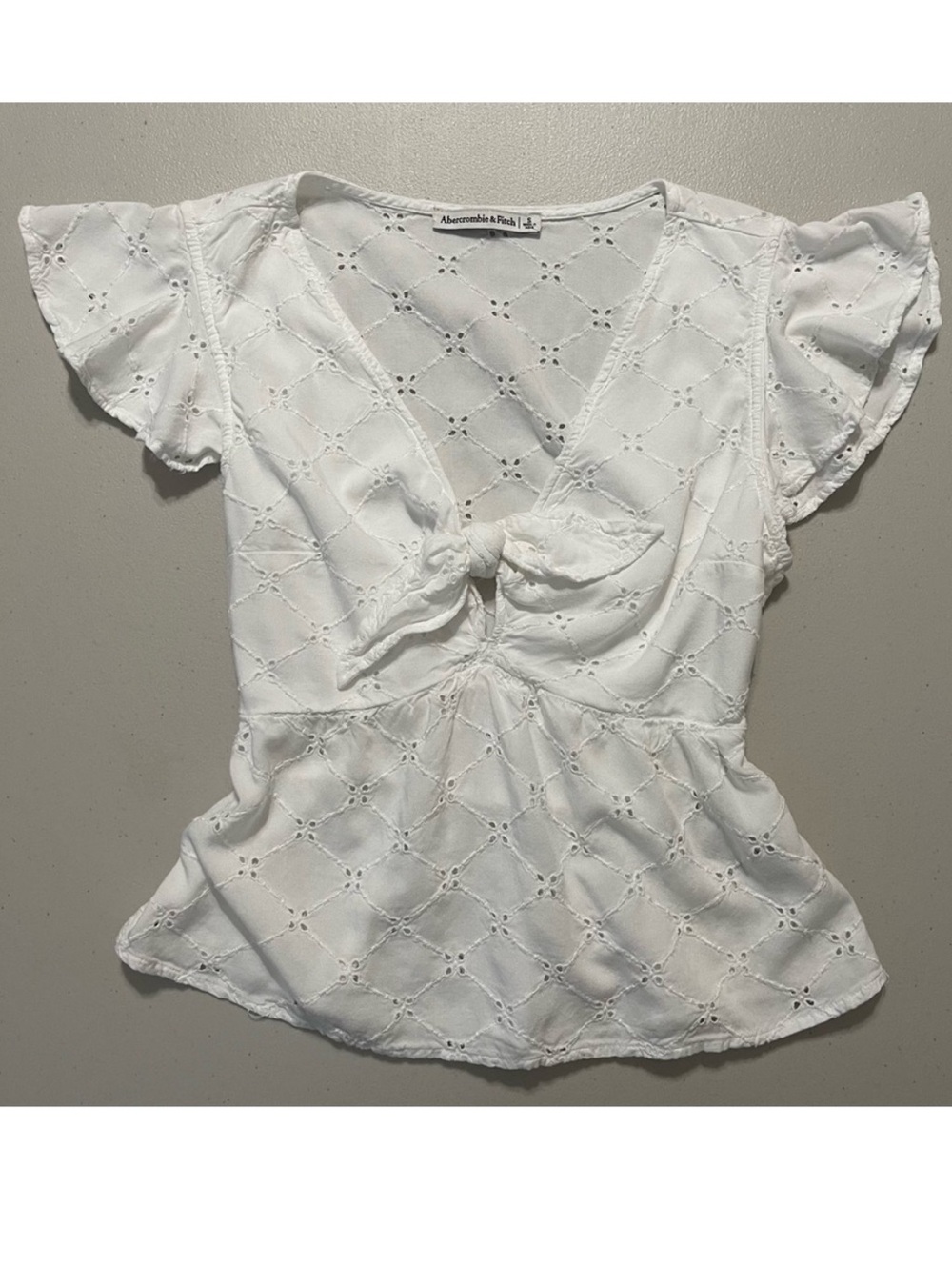 Abercrombie & Fitch White Floral Knot-Front Eyelet Blouse - Small